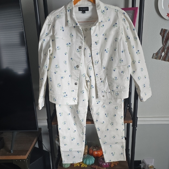 White/Blue Flowers Long Sleeve Jacket L 10/12 Matching Long Pants & Shorts